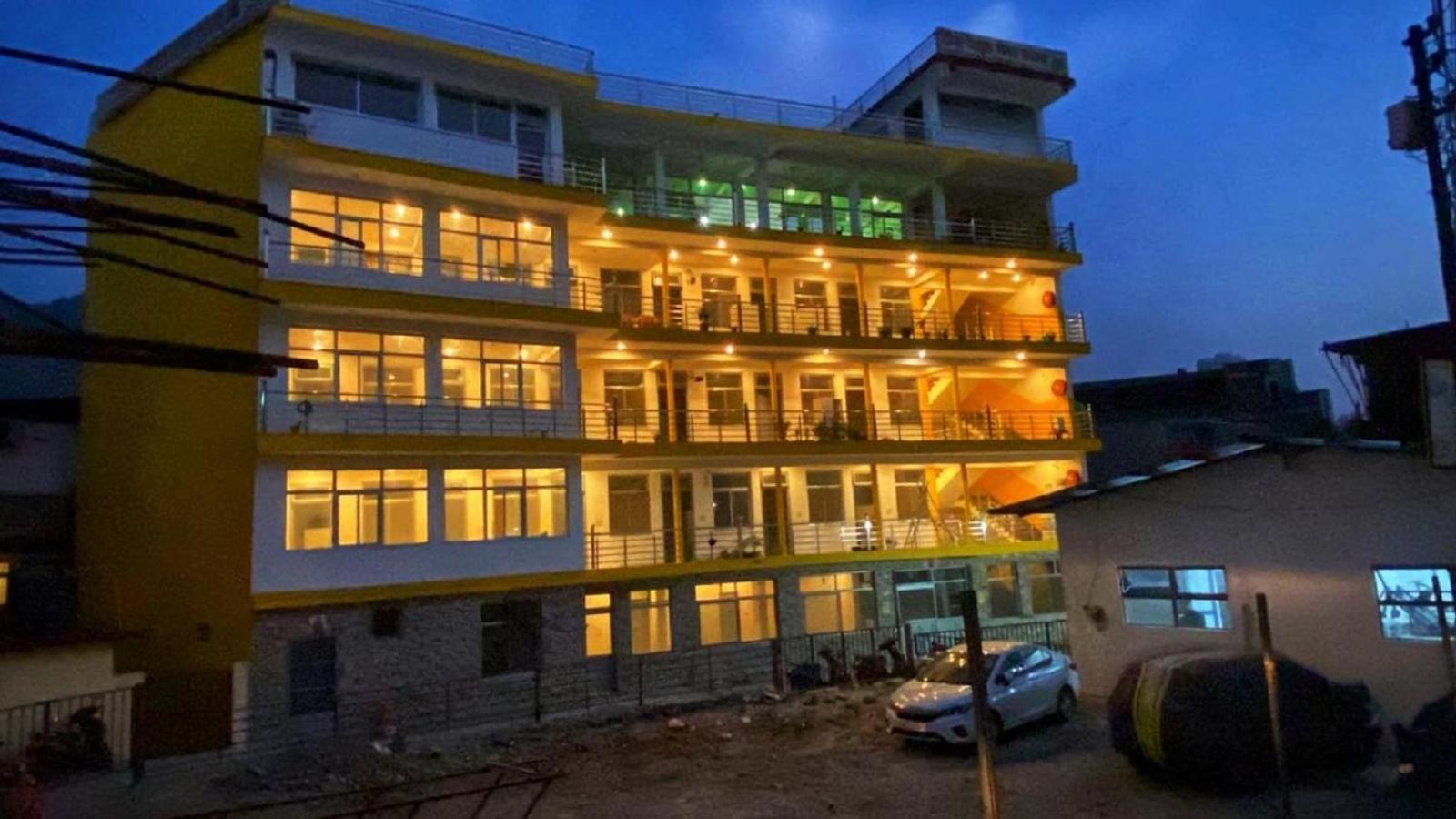 Bunk Hostel Rishīkesh Buitenkant foto